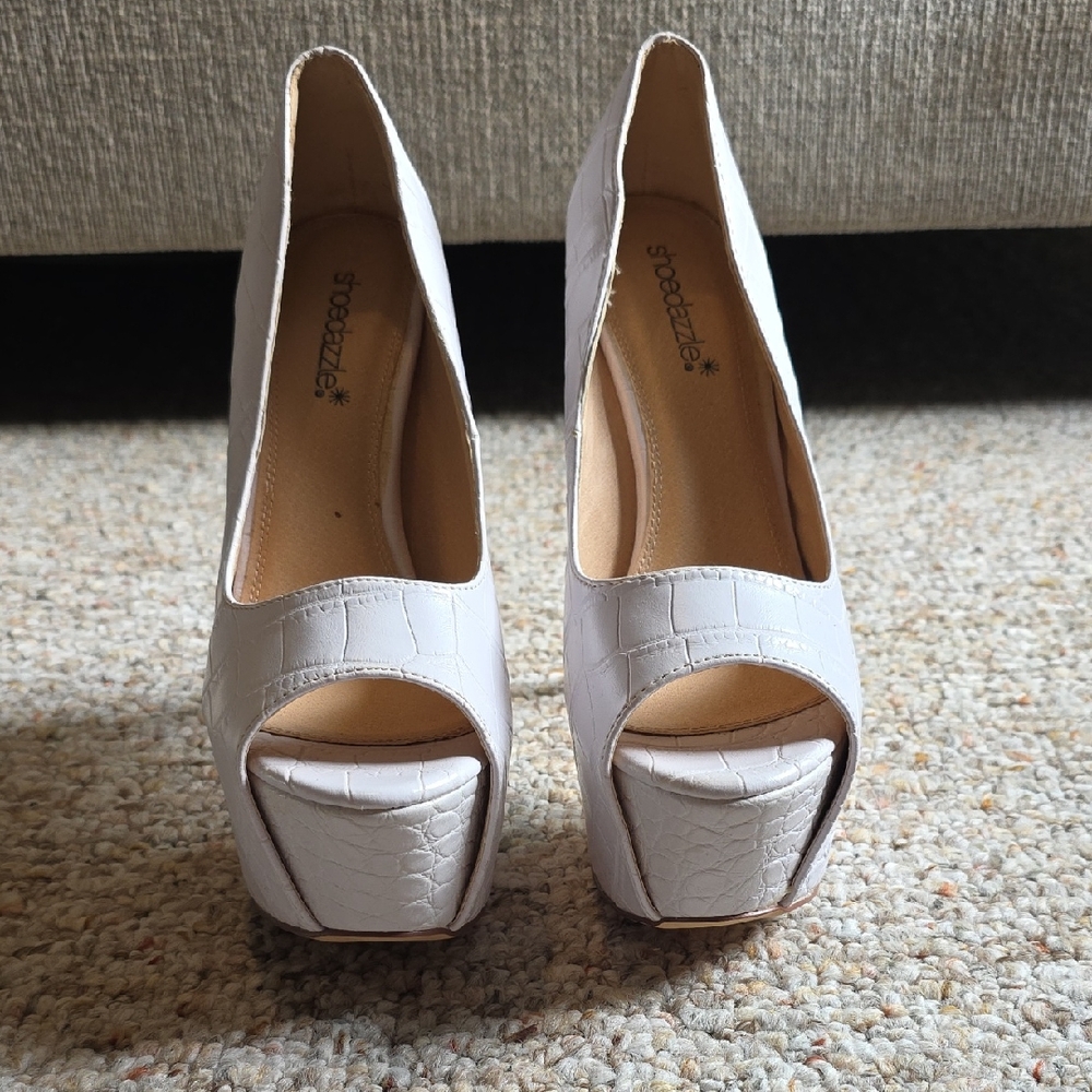 Shoe Dazzle Bethany White Croc Peep Toe Heels